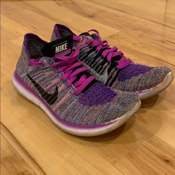 Women’s Nike Flyknit Sneakers - Picture 1 of 7